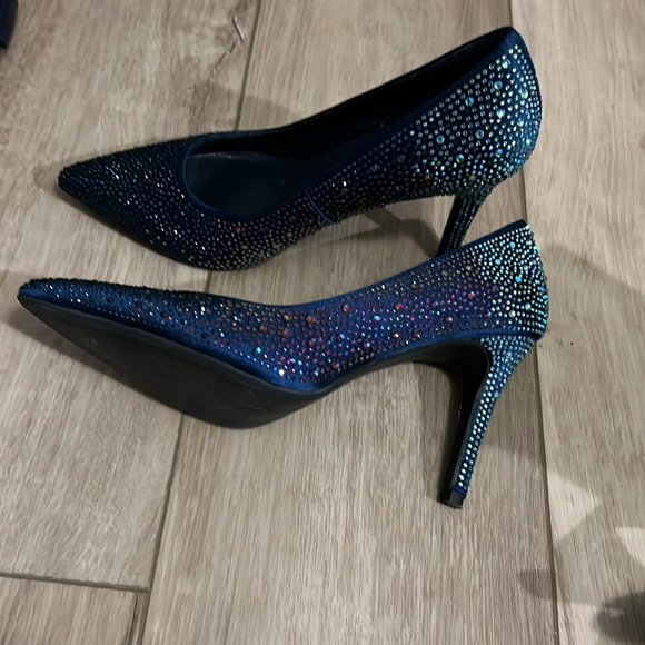 Worn Once - Picture 2 of 3